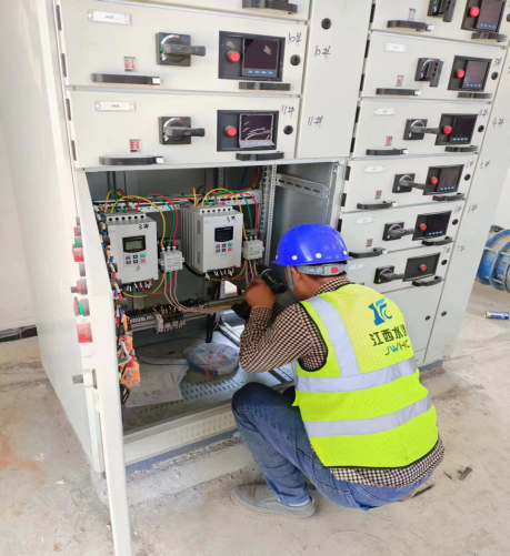 抗洪搶險(xiǎn)報(bào)導(dǎo)-迎“汛”而上,奔赴前線 -348.png